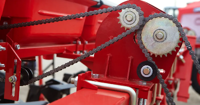 Gdzie kupujesz nowe części do prasy rolniczej? Praktyczny przewodnik dla każdego rolnika